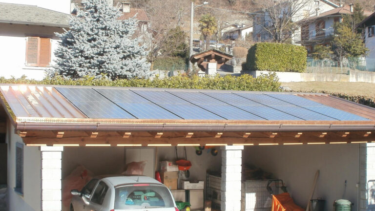 Impianto fotovoltaico integrato su garage